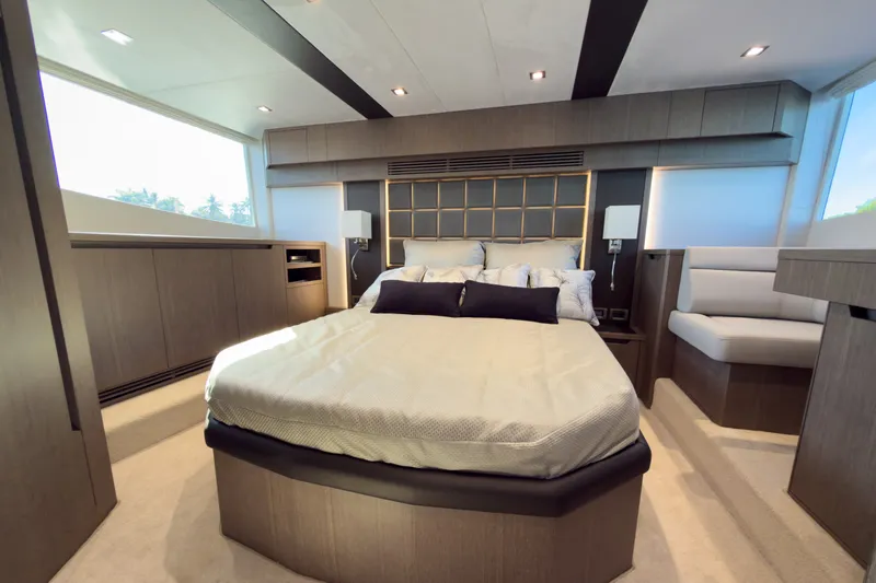 Slide: The Image of Galeon 510 SKY 2022 - 15