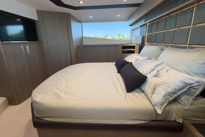 Slide: The Image of Galeon 510 SKY 2022 - 16