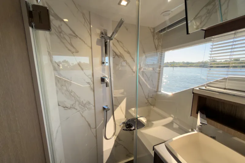 Slide: The Image of Galeon 510 SKY 2022 - 26