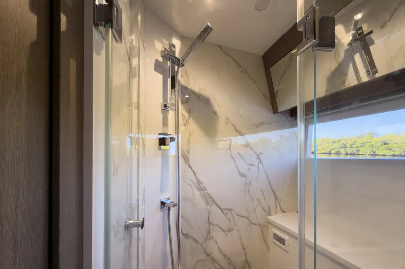 Slide: The Image of Galeon 510 SKY 2022 - 28