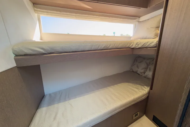 Slide: The Image of Galeon 510 SKY 2022 - 30