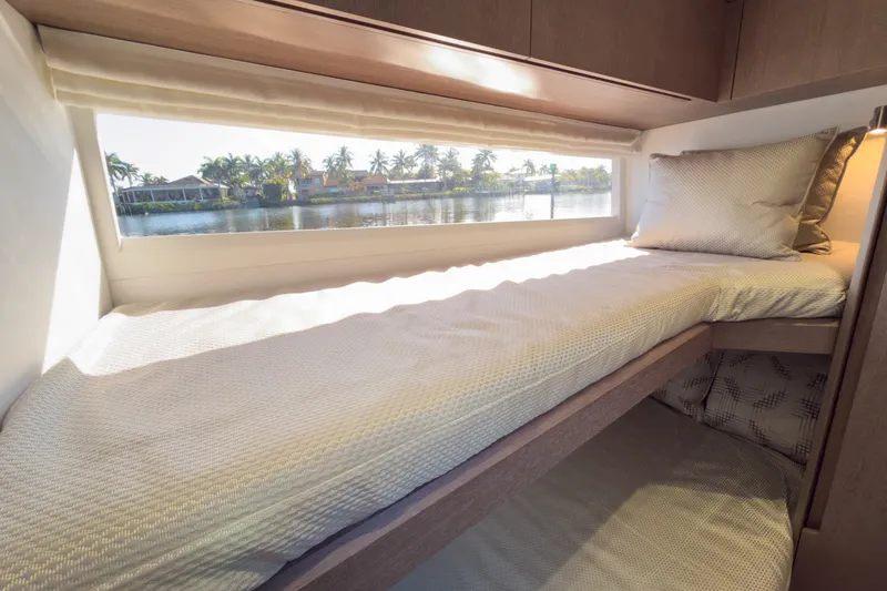 Slide: The Image of Galeon 510 SKY 2022 - 31