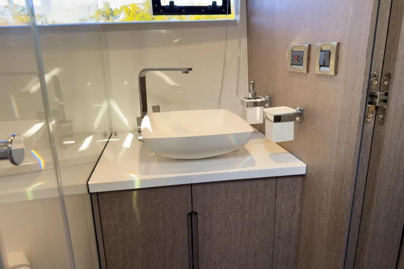 Slide: The Image of Galeon 510 SKY 2022 - 34