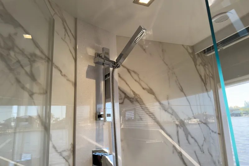 Slide: The Image of Galeon 510 SKY 2022 - 36