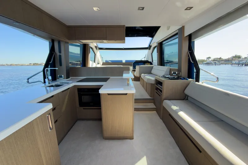 Slide: The Image of Galeon 510 SKY 2022 - 7