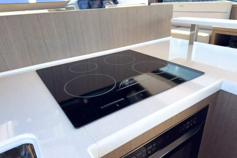 Slide: The Image of Galeon 510 SKY 2022 - 8