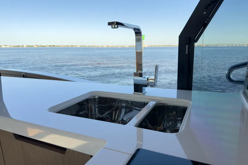 Slide: The Image of Galeon 510 SKY 2022 - 9