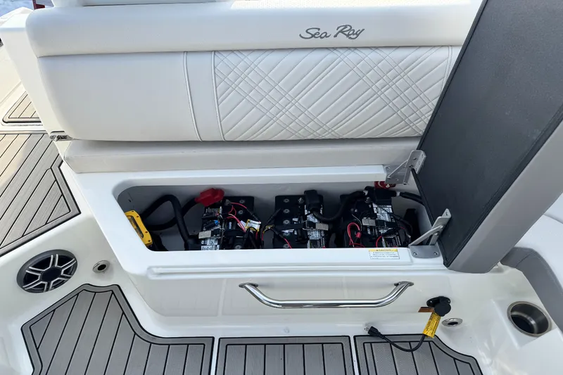 Slide: The Image of Sea Ray SDX 290 Outboard 2026 - 15