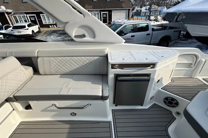 Slide: The Image of Sea Ray SDX 290 Outboard 2026 - 18