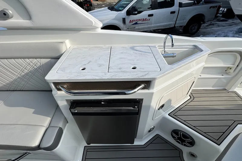 Slide: The Image of Sea Ray SDX 290 Outboard 2026 - 19