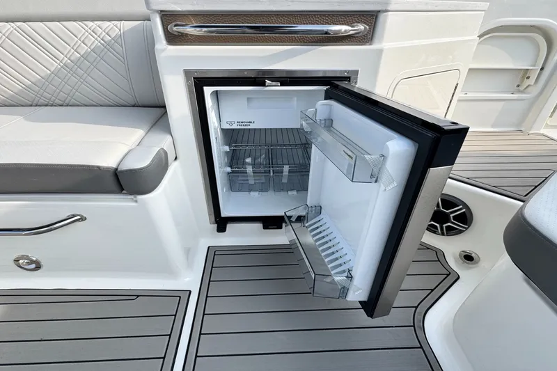 Slide: The Image of Sea Ray SDX 290 Outboard 2026 - 20