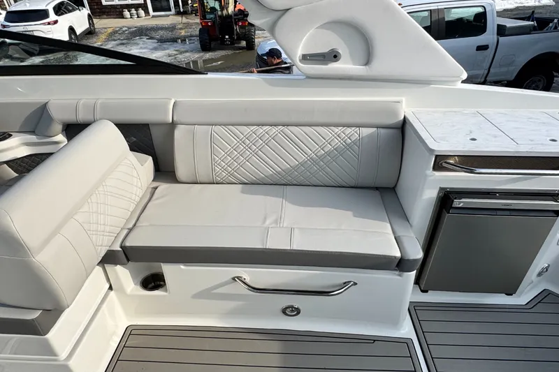Slide: The Image of Sea Ray SDX 290 Outboard 2026 - 21