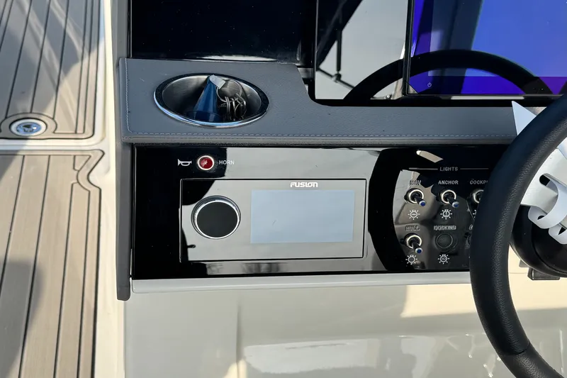 Slide: The Image of Sea Ray SDX 290 Outboard 2026 - 28