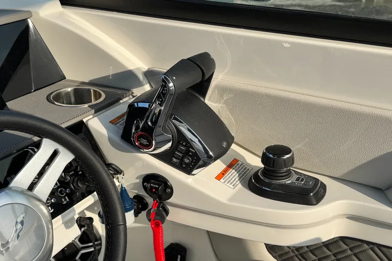 Slide: The Image of Sea Ray SDX 290 Outboard 2026 - 29