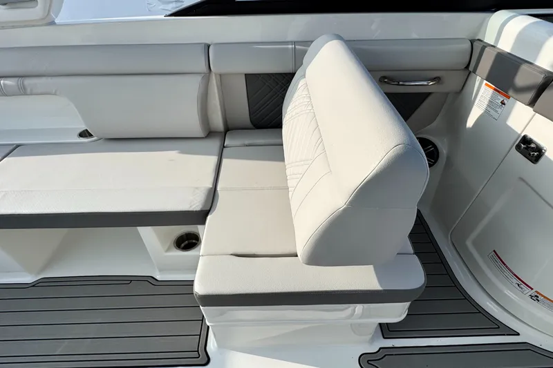 Slide: The Image of Sea Ray SDX 290 Outboard 2026 - 31