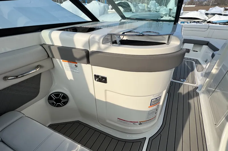 Slide: The Image of Sea Ray SDX 290 Outboard 2026 - 32