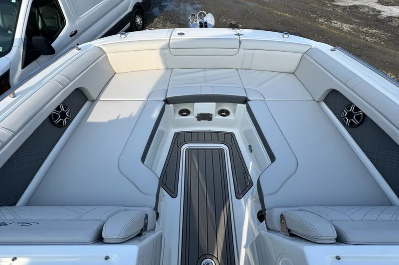 Slide: The Image of Sea Ray SDX 290 Outboard 2026 - 38