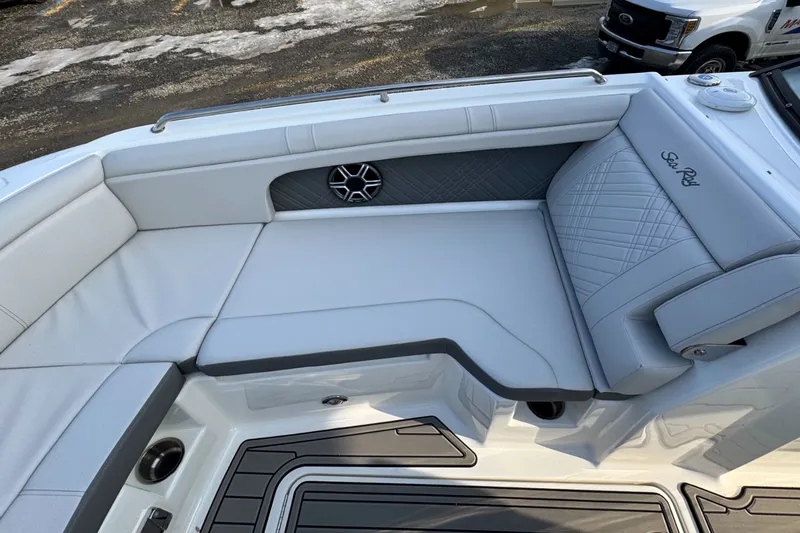 Slide: The Image of Sea Ray SDX 290 Outboard 2026 - 40