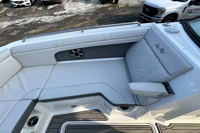 Slide: The Image of Sea Ray SDX 290 Outboard 2026 - 41