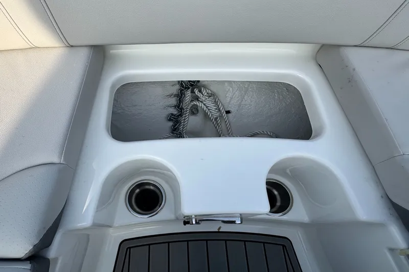 Slide: The Image of Sea Ray SDX 290 Outboard 2026 - 44