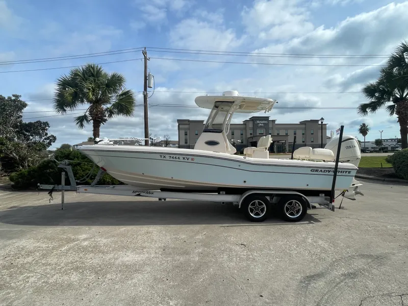 The Image of Grady-White 251 COASTAL EXPLORER 2025 - 0