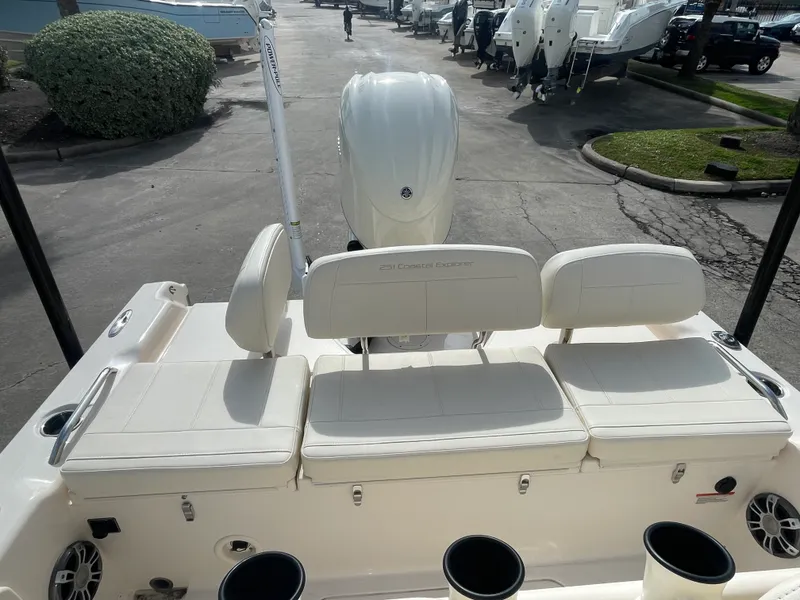 Slide: The Image of Grady-White 251 COASTAL EXPLORER 2025 - 10