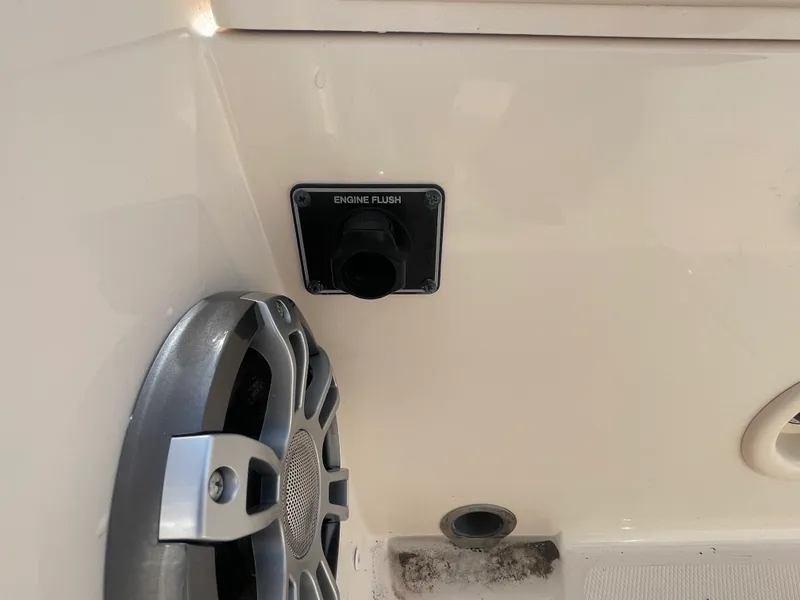 Slide: The Image of Grady-White 251 COASTAL EXPLORER 2025 - 11