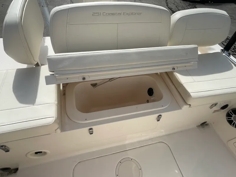 Slide: The Image of Grady-White 251 COASTAL EXPLORER 2025 - 12