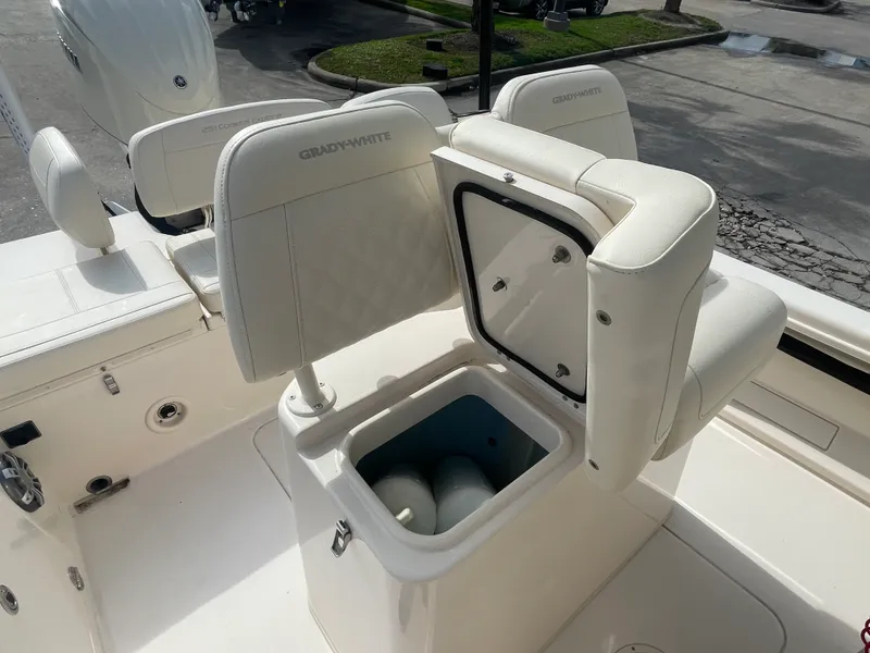 Slide: The Image of Grady-White 251 COASTAL EXPLORER 2025 - 14