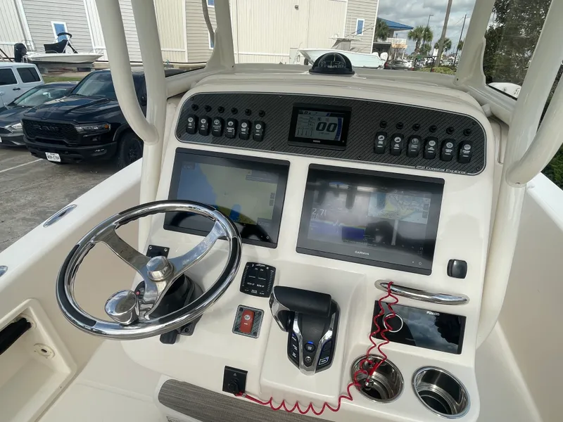 Slide: The Image of Grady-White 251 COASTAL EXPLORER 2025 - 15