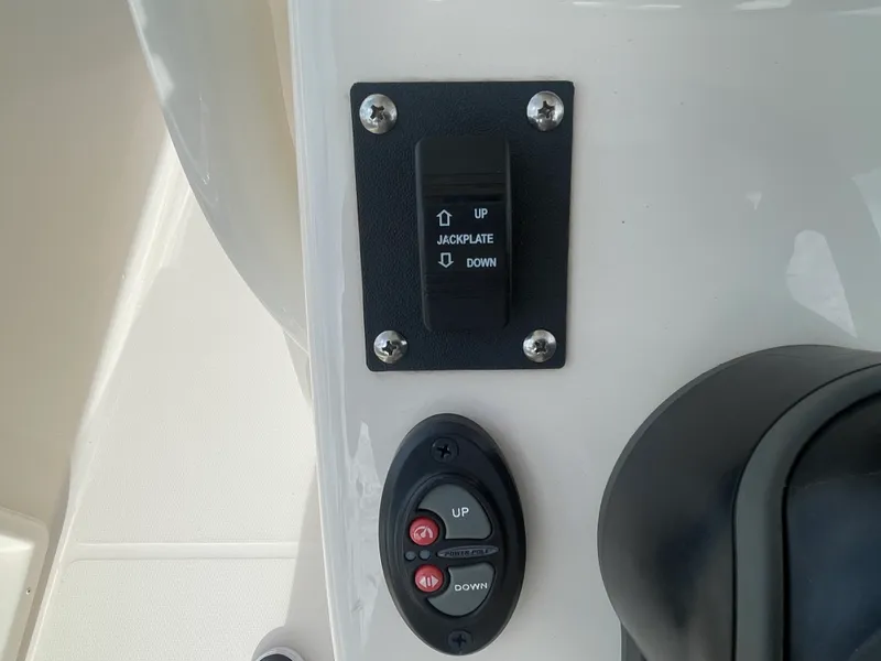 Slide: The Image of Grady-White 251 COASTAL EXPLORER 2025 - 19