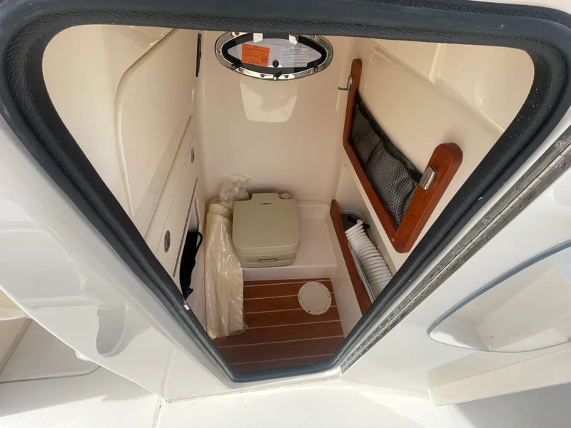 Slide: The Image of Grady-White 251 COASTAL EXPLORER 2025 - 30