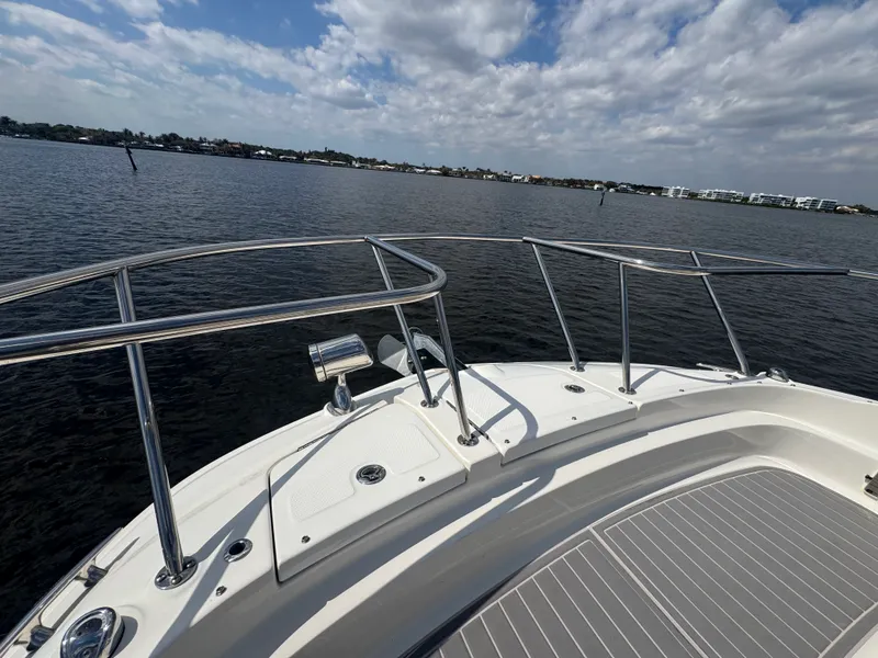 Slide: The Image of Sea Ray 320 SUNDANCER OB 2023 - 46