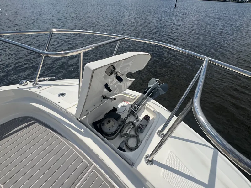 Slide: The Image of Sea Ray 320 SUNDANCER OB 2023 - 47