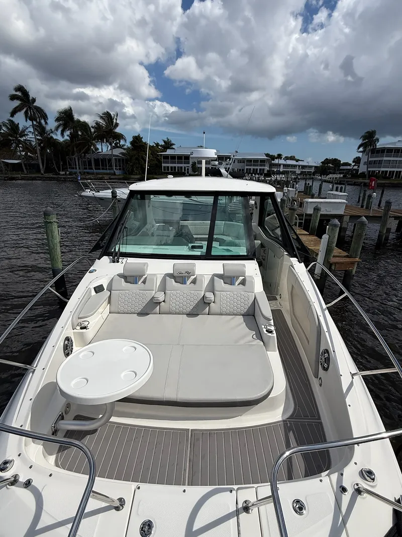 Slide: The Image of Sea Ray 320 SUNDANCER OB 2023 - 53
