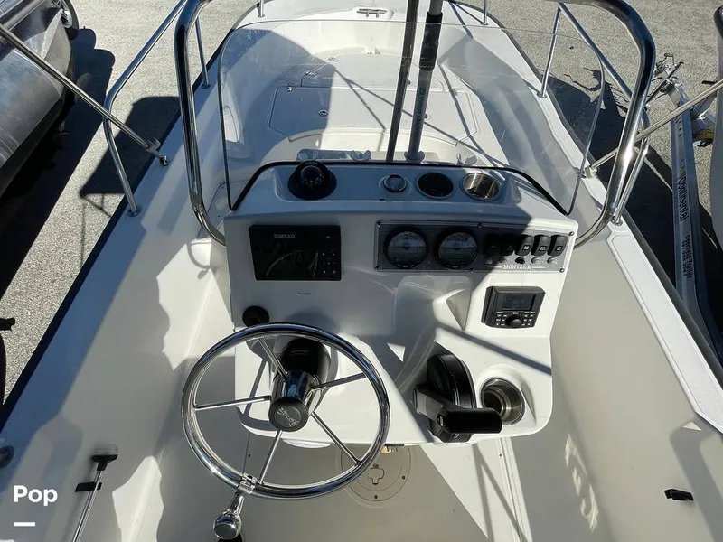 Slide: The Image of Boston Whaler 170 Montauk 2022 - 16207076