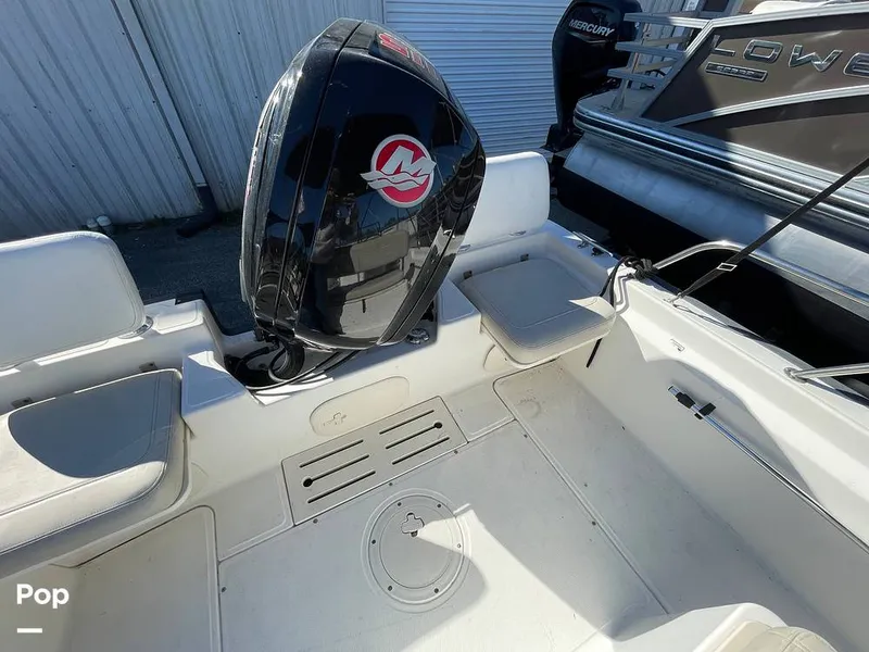 Slide: The Image of Boston Whaler 170 Montauk 2022 - 16207073