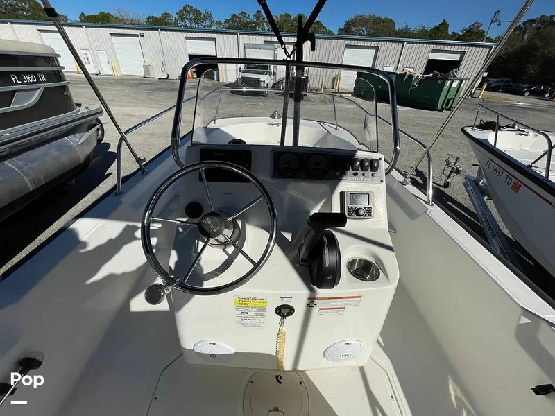 Slide: The Image of Boston Whaler 170 Montauk 2022 - 16207075