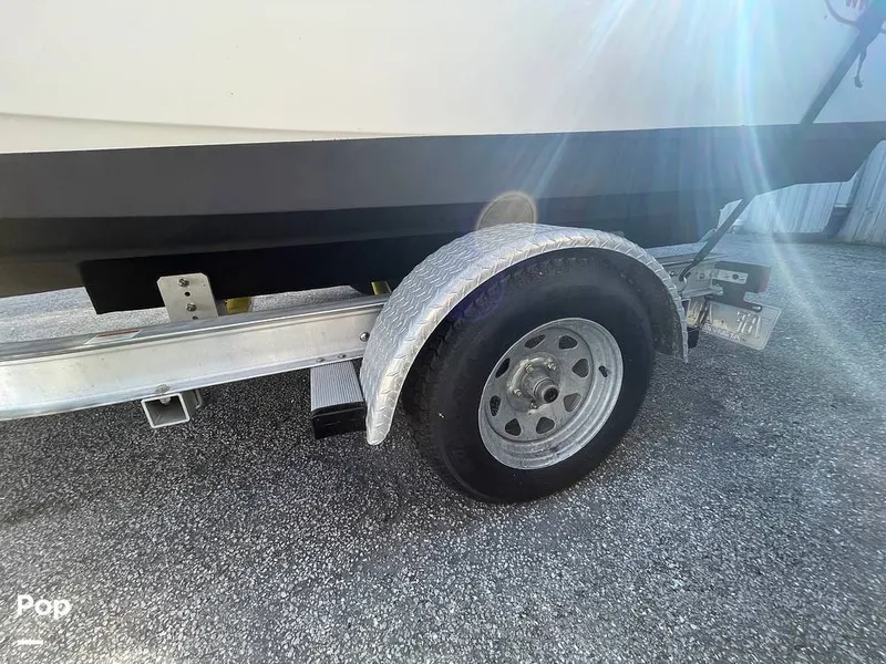 Slide: The Image of Boston Whaler 170 Montauk 2022 - 16207061