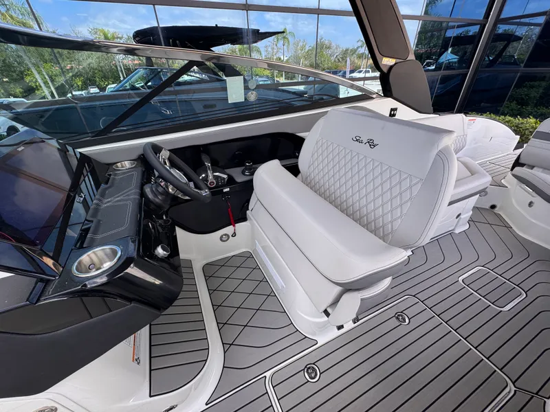 Slide: The Image of Sea Ray SLX 280 Outboard 2026 - 13