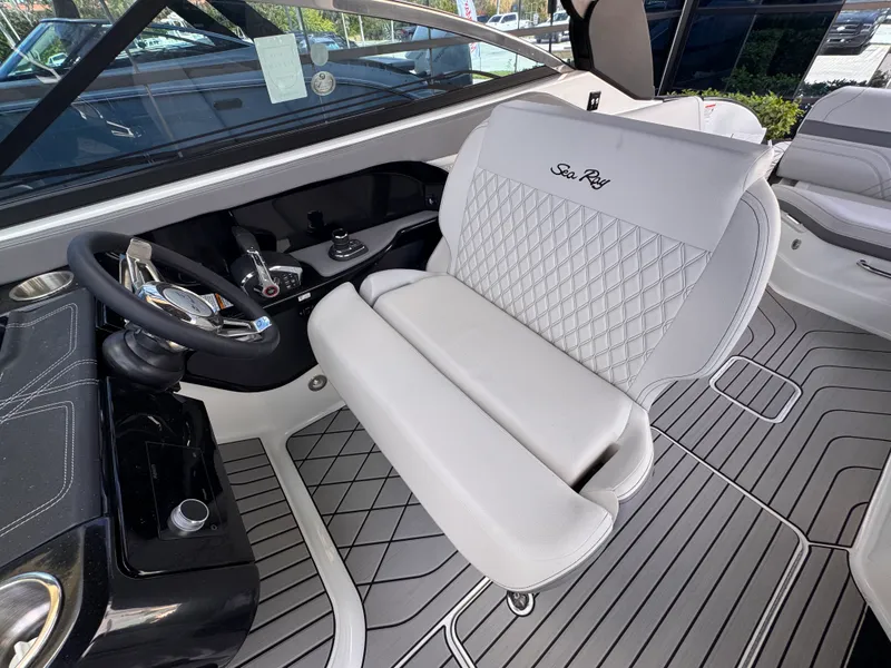 Slide: The Image of Sea Ray SLX 280 Outboard 2026 - 14
