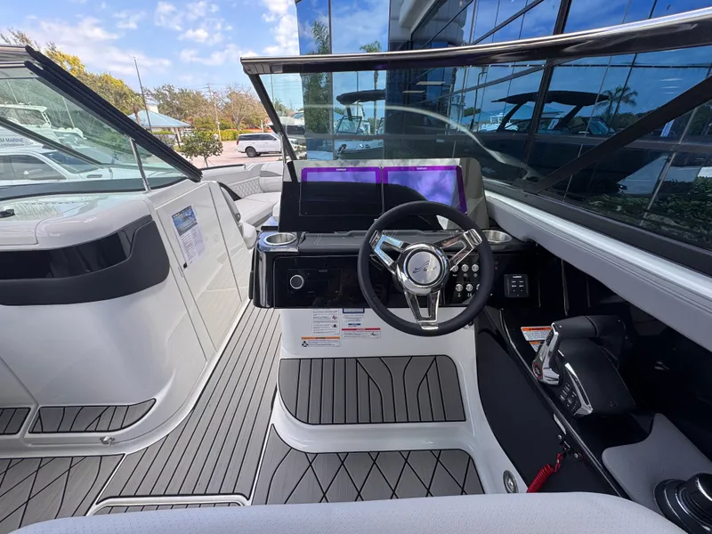 Slide: The Image of Sea Ray SLX 280 Outboard 2026 - 15