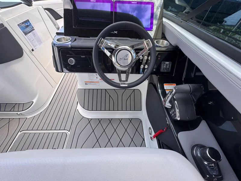 Slide: The Image of Sea Ray SLX 280 Outboard 2026 - 16