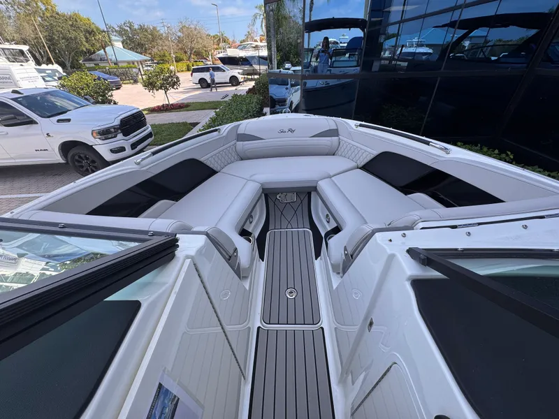 Slide: The Image of Sea Ray SLX 280 Outboard 2026 - 20