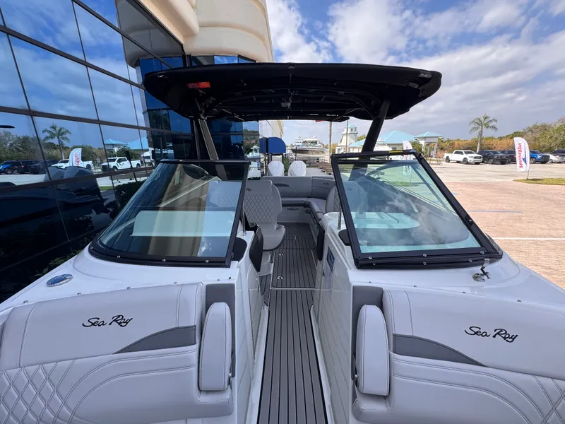 Slide: The Image of Sea Ray SLX 280 Outboard 2026 - 23