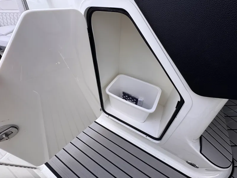 Slide: The Image of Sea Ray SLX 280 Outboard 2026 - 24