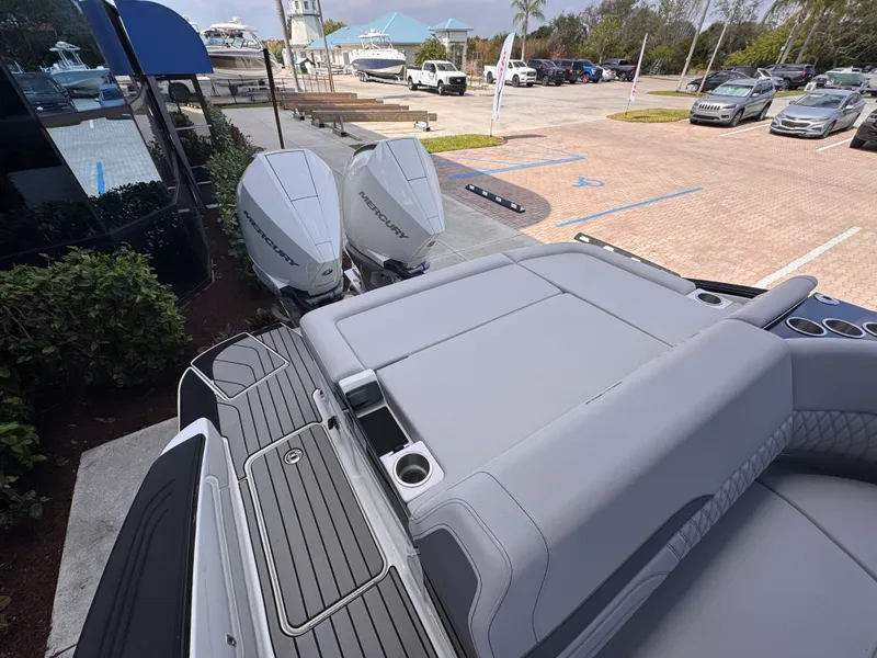 Slide: The Image of Sea Ray SLX 280 Outboard 2026 - 4