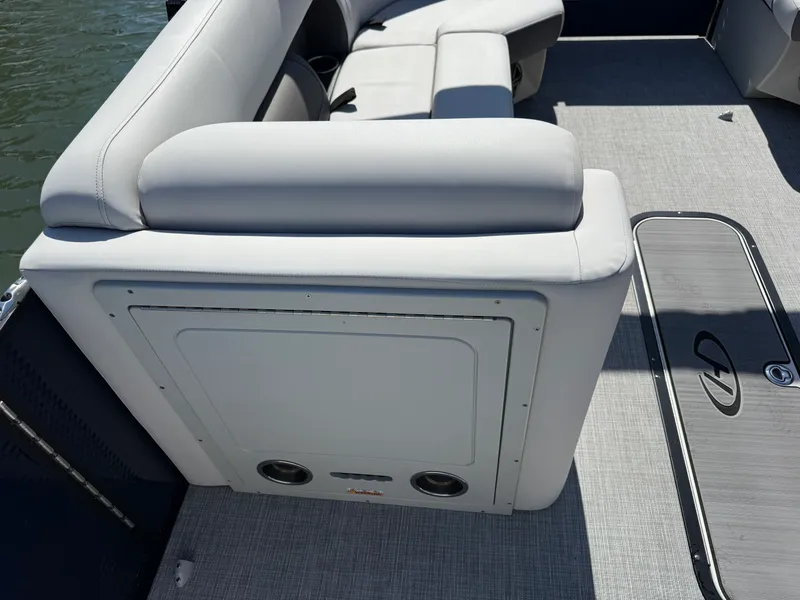 Slide: The Image of Harris 230 CRUISER 2023 - 21