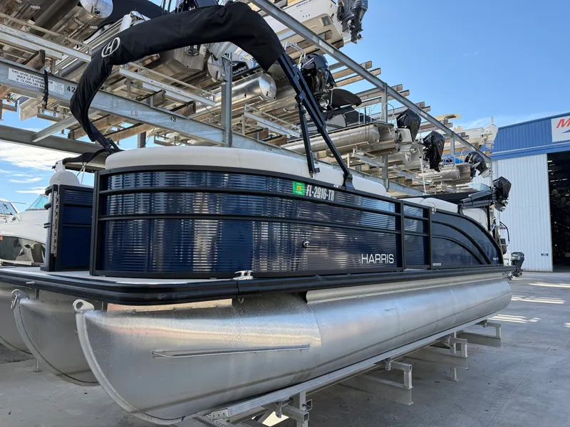 Slide: The Image of Harris 230 CRUISER 2023 - 25