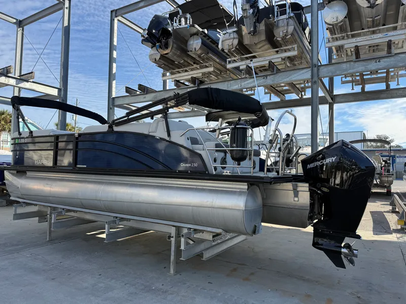 Slide: The Image of Harris 230 CRUISER 2023 - 26